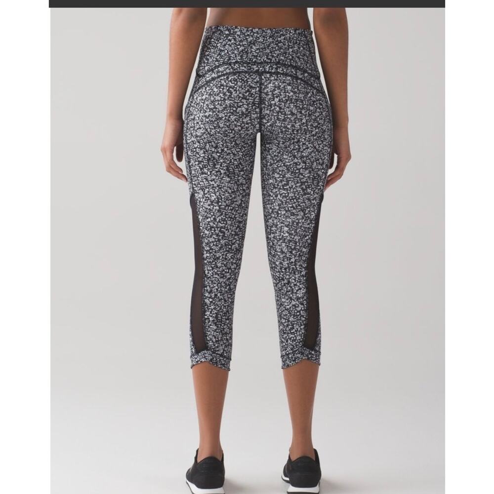 Lululemon Sole Training Crop Daisy Dust Leggings  Sz 2 Pilates Aesthetic